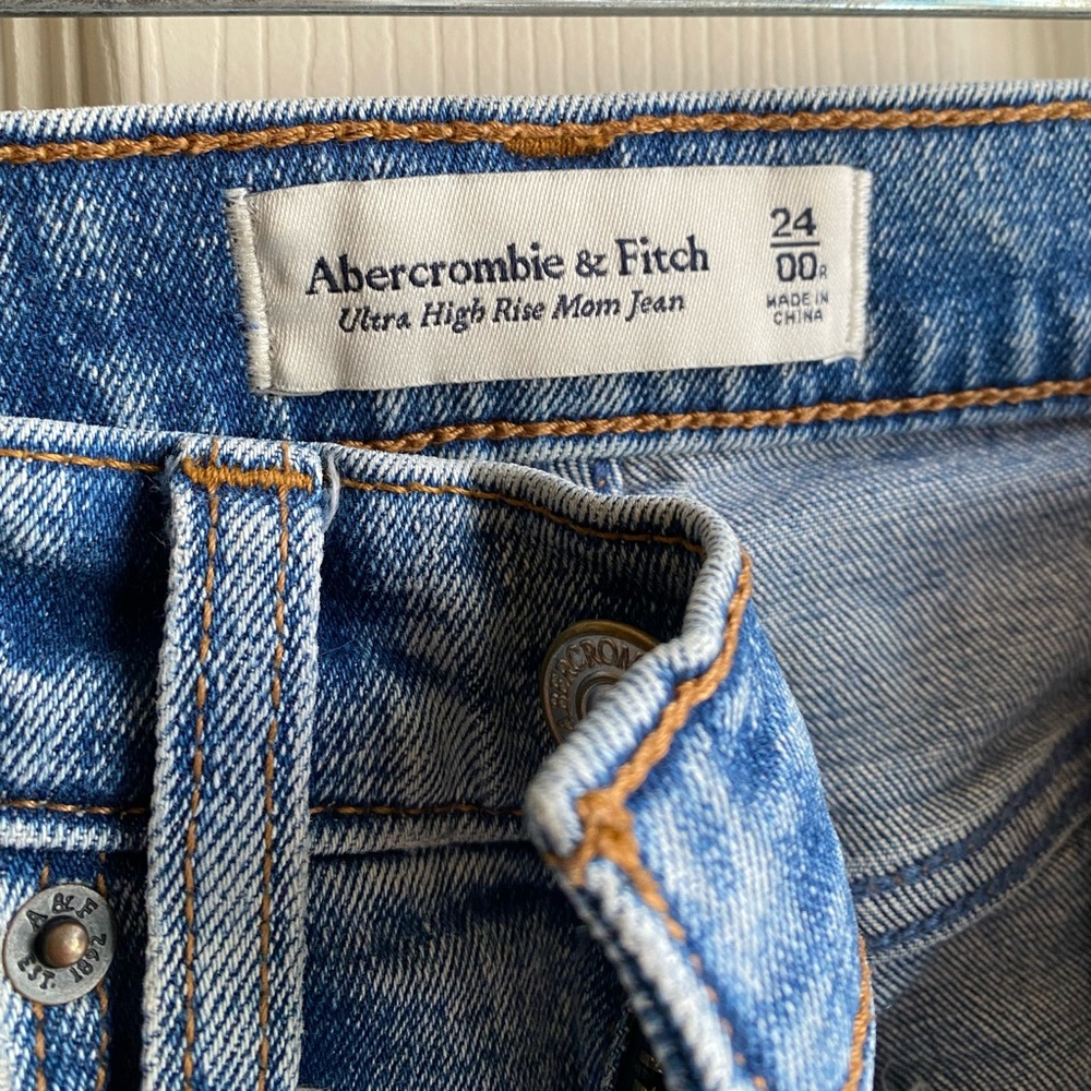 Abercrombie Ultra High Rise Mom Jean